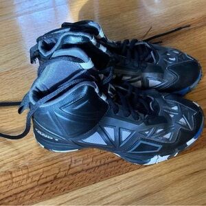 And1 chaos Basketball Sneaker Shoe Size 3.5 (big Kid) Unisex